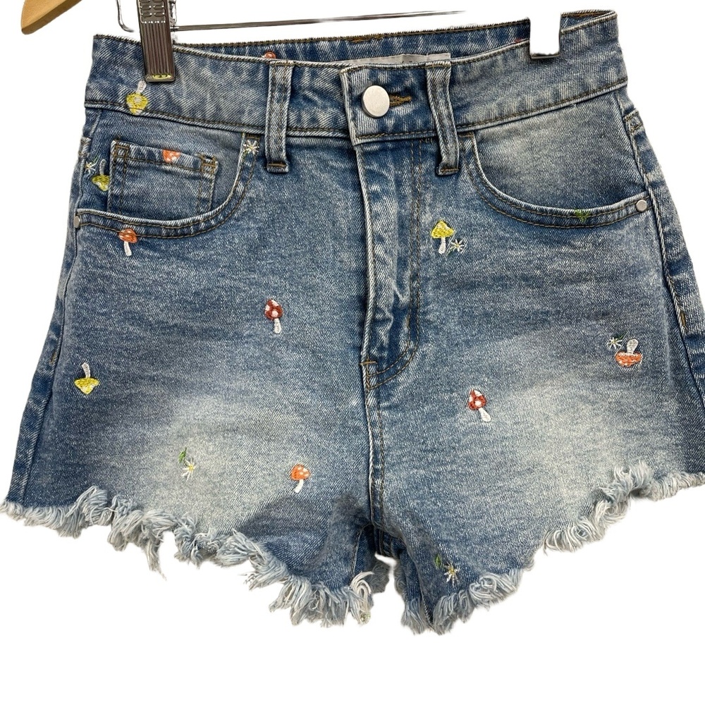 TINSELTOWN Mushroom Embroidered Cut Off Denim Shorts Light Wash Junior Size 1